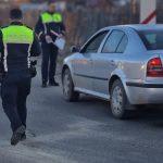 Controalele policiei intr o comuna din Botosani peste 100 de persoane verificate