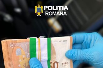FOTO Ti se face rau Doi barbati au achizitionat animale de la fermierii cu euro contrafacuti Fapta a fost surprinsa in flagrant la Botosani