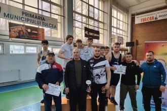 FOTO Trei medalii de aur castigate de luptatorii de la LPS Botosani la finalele nationale Under 17