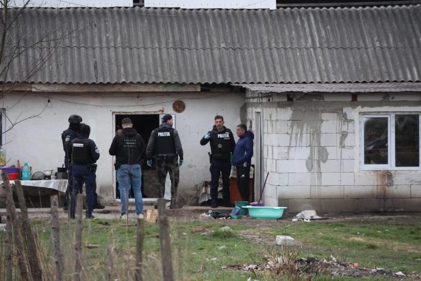 FOTO VIDEO Treziti de mascati Peste 100 de politisti au intervenit asupra scandalagiilor din Stefanesti