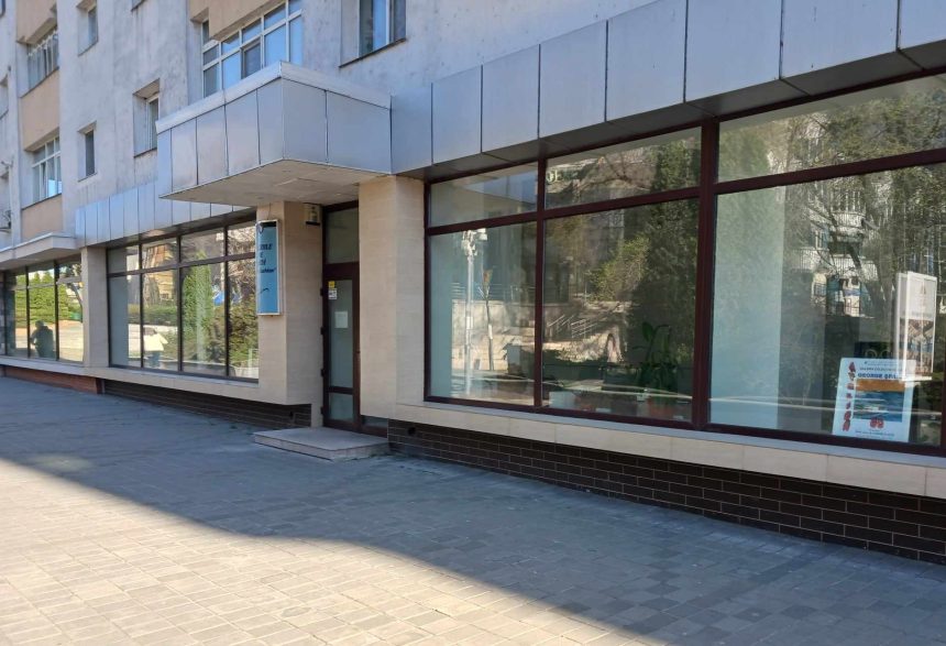 Targ de arta contemporana la Galeriile de arta Stefan Luchian din Botosani