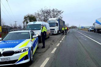 Transportatorii de marfa din Botosani verificati de politisti 13 au fost sancionati