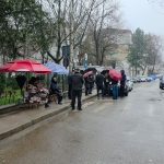 VIDEO Clarificari cu parintii din Botosani care au stat zi si noapte la rand pentru a si inscrie copiii la scoala Prefectul Nu ii ajuta cu nimic Sa se duca acasa