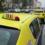 VIDEO Taximetristii din Botosani se plang ca majorarea preturilor la carburanturi le afecteaza budjetul pentru intretinerea masinilor
