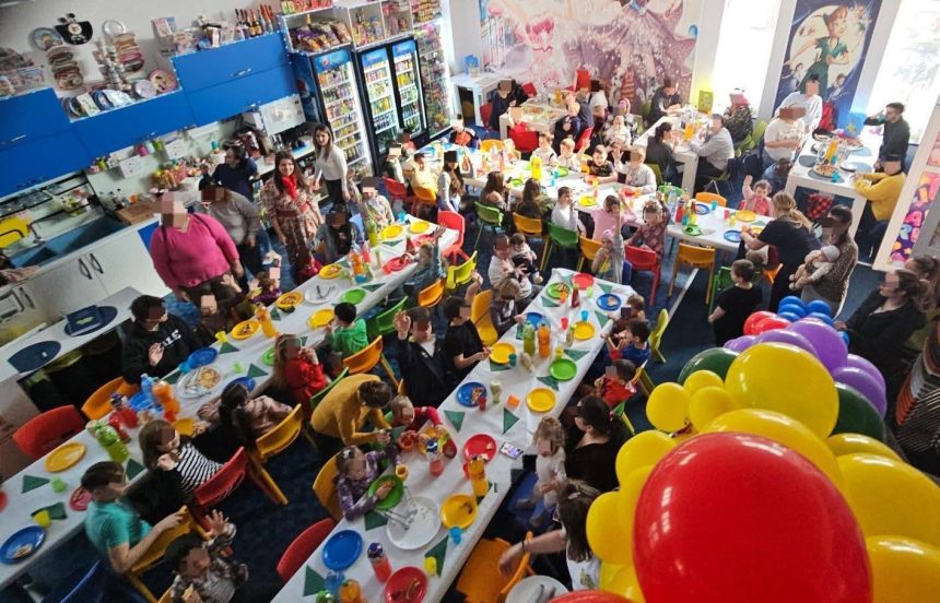 Zece copii salvati de la avort sarbatoriti de ziua lor de o parohie din Botosani Cum le poti aduce o bucurie