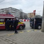 foto video femeie aflata in stare grava gasita pe un trotuar din botosani a fost transportata de urgenta la spital