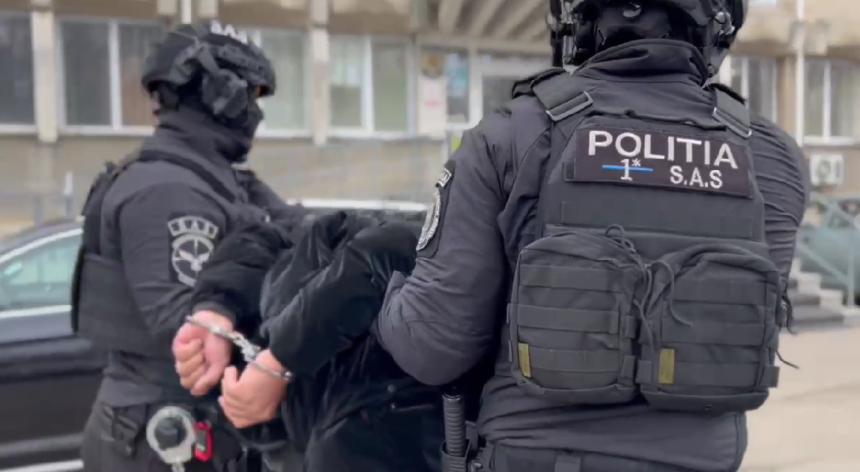 halal fiu un tanar de 24 de ani din botosani retinut de poliisti dupa ce si a agresat tatal