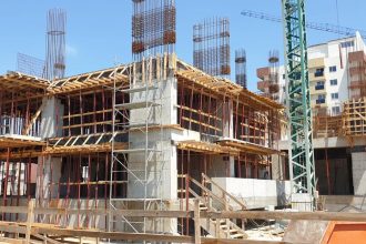 nc un bloc va fi construit n municipiul Botosani pe un teren unde actualmente se afl un service auto