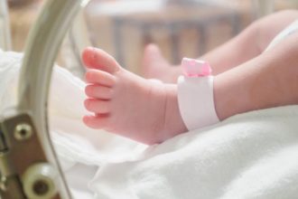 A venit pe lume cand cerurile s au deschis o fetita s a nascut la Botosani in Noaptea de Inviere