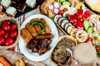 Atentie Mai sunt doar cateva zile pentru a comanda masa de Paste de la restaurantul Rediu Trei meniuri disponibile fara stres