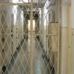 Barbat prins in fata unui bar si dus la Penitenciarul Botosani Ce a facut