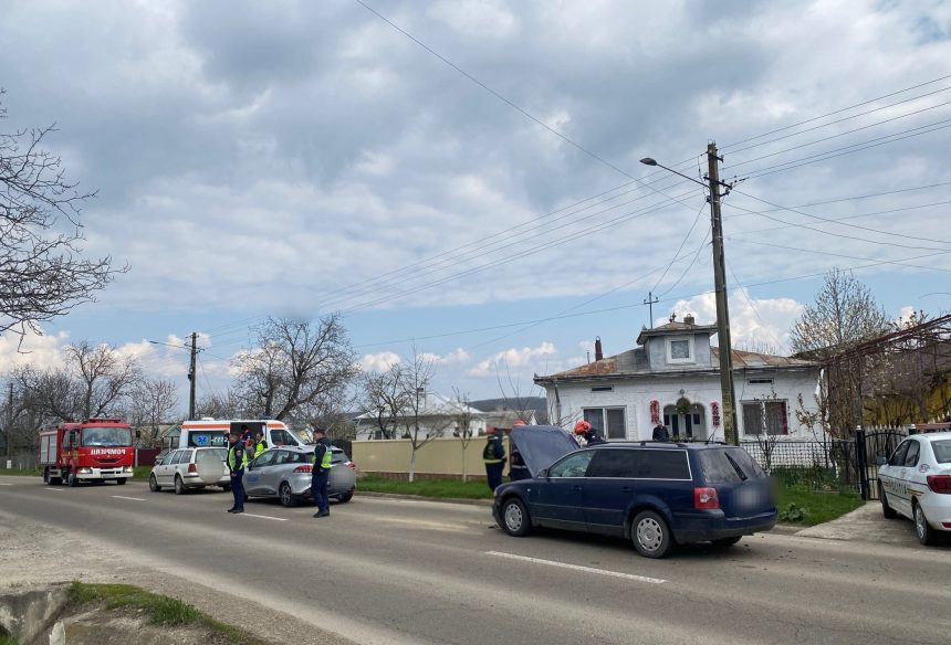 FOTO Accident pe un drum judetean din Botosani Trei persoane ranite in a doua zi de Paste