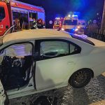 FOTO Acident intre un camion si o masina Trei tineri au fost raniti