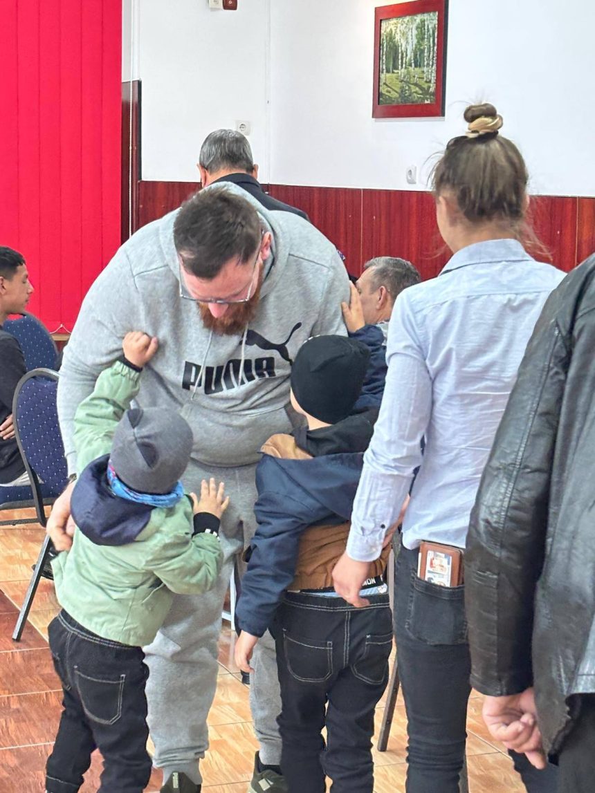 FOTO Asteapta ma puciin Lacrimi si speranta la vizita de Paste a copiilor in Penitenciarul Botosani
