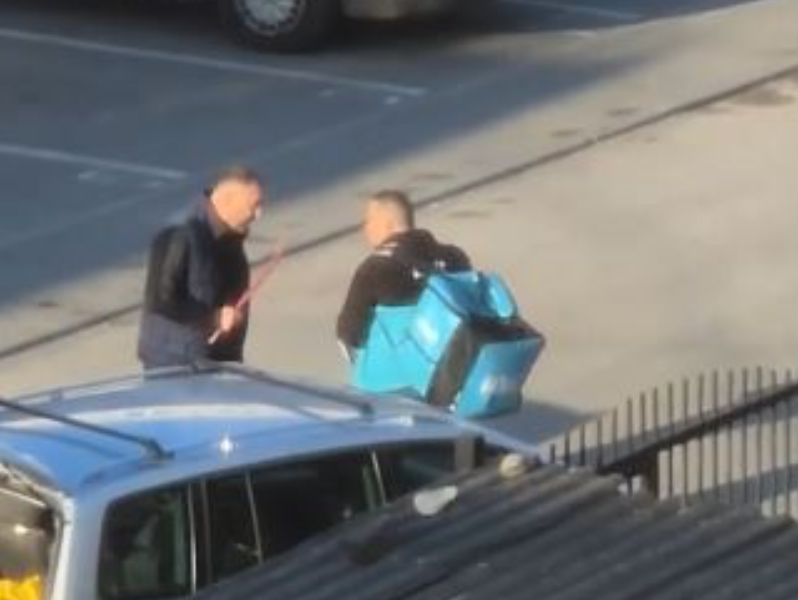 FOTO Barbat din Botosani agresat cu ranga de un individ dupa o altercatie in trafic
