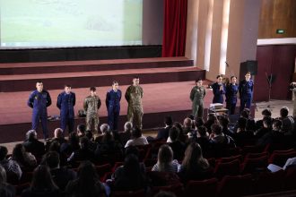 FOTO Caravana Fortelor Aeriene s a oprit la Botosani pentru a recruta viitorii ofiteri