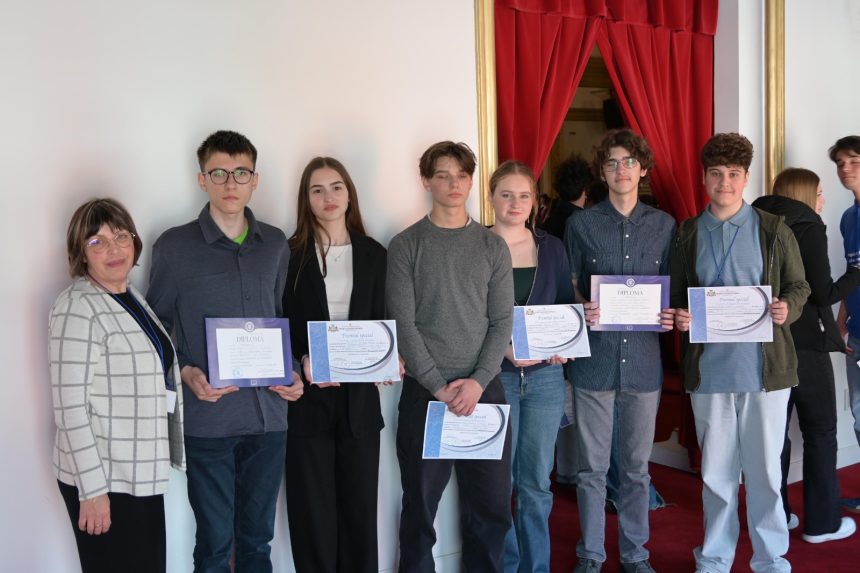FOTO Cinste lor Elevii din Botosani s au intors cu premii de la Olimpiada Nationala de Geografie