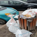 FOTO Cum a ajuns o gospodina din Botosani sa plateasca 1500 de lei din cauza deseurilor aruncate