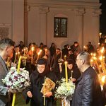 FOTO Lumina Sfanta la Manastirea Vorona Pelerinii s au adunat in rugaciune