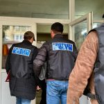 FOTO Magazin din judetul Botosani inchis de politisti Alcool si bani confiscate de fortele de ordine in urma unor controale