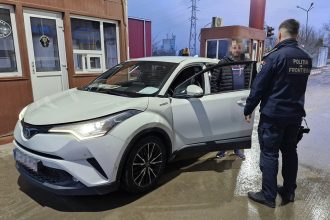 FOTO Masina de 100000 de euro furata din Italia confiscata de politia din Botosani
