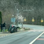 FOTO Masina rasturnata pe drumul Botosani Suceava Un VW a cazut in rigola de beton