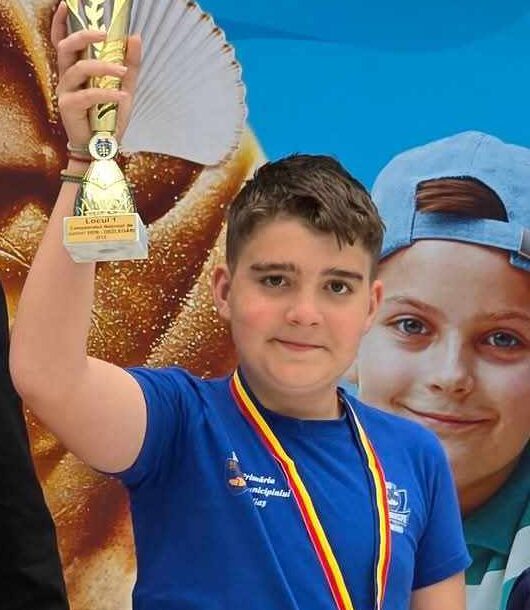 FOTO Performanta de exceptie la sah Fiul unei botosanence este noul campion national la Dezlegari