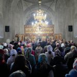 FOTO Sute de credinciosi in rugaciune la hramul bisericii Izvorul Tamadurii din Botosani