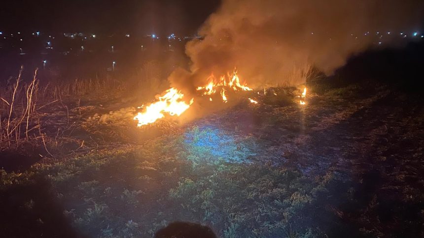 FOTO Traditie riscanta Incendii in doua localitati din Botosani in Noaptea de Inviere