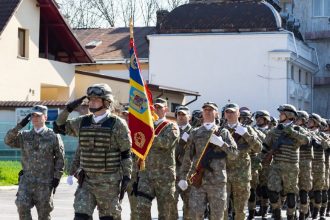 FOTO Ziua NATO sarbatorita astazi la Botosani Defilare militara in centrul orasului
