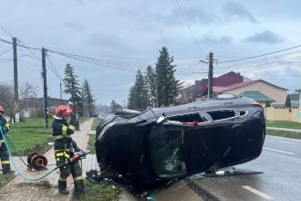 FOTOGRAFIE Accident intr o localitate din Botosani Doua femei au suferit rani