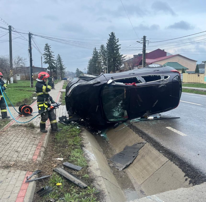FOTOGRAFIE Accident intr o localitate din Botosani Doua femei au suferit rani