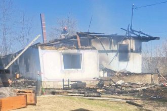 Familia cu trei copii din judetul Botosani care a ramas fara casa din cauza unui incendiu va primi o locuinta modulara