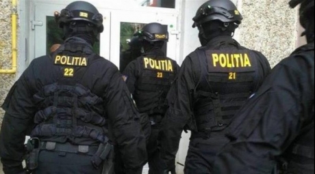Furturi din mai multe societati din Botosani Perchezitii la locuinta iubitei suspectului