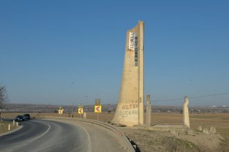 Iata cum arata intrarea in Botosani dinspre Suceava Autoritatile ignora mizeria de la intrarea in judet