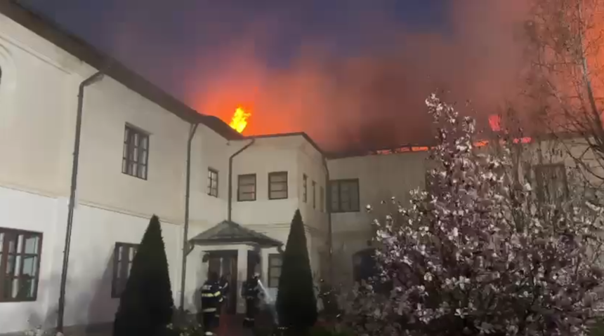O persoana a decedat in incendiul din prima zi de Paste la Manastirea Bistrita