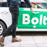Sofer Bolt din Botosani agresat de un client din cauza muzicii din masina acesta i a vandalizat si autoturismul