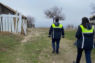 Un baiat de 12 ani a murit dupa ce s a aruncat de la etaj Drama tragica a acestuia