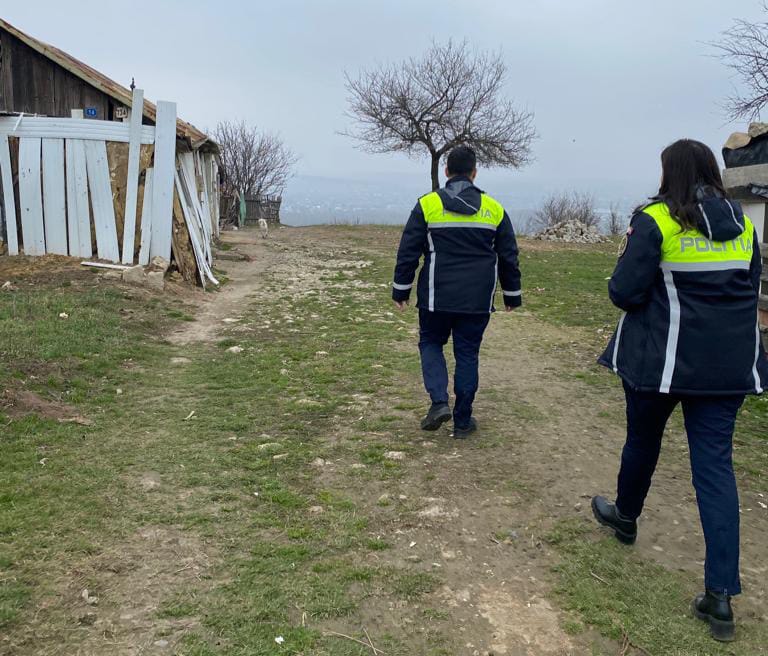 Un baiat de 12 ani a murit dupa ce s a aruncat de la etaj Drama tragica a acestuia