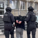 Un tanar l a batut pe un barbat si i a vandalizat masina Botosaneanul a fost retinut de politie