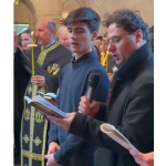 VIDEO Managerul Operelor Nationale din Iasi canta alaturi de enoriasii la o biserica din Botosani in Noaptea Invierii