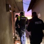 VIDEO Perchezitii in sase localitati din Botosani Doua persoane au fost arestate