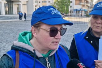 VIDEO Strigat de disperare la Botosani S a scumpit combustibilul mancarea Nu se mai poate asa Suntem la limita saraciei