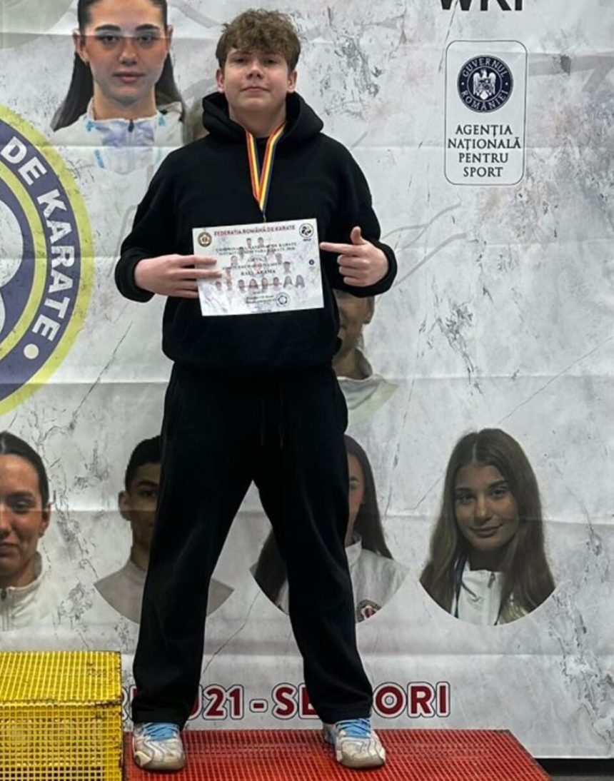 cinste lui un tanar din botosani a castigat medalia de bronz la campionatul national de karate interstiluri