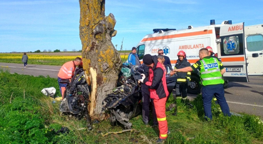 foto accident tragic o tanara a decedat dupa ce masina in care se afla a lovit un copac cu 130 km h