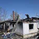 foto tragedie de paste pentru o familie din judetul botosani o casa a fost distrusa de flacari
