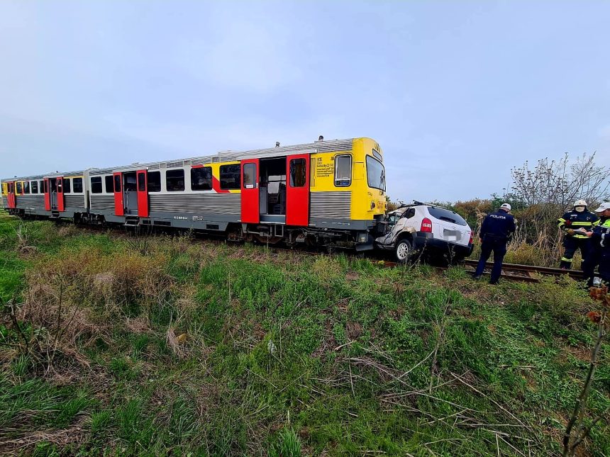 foto tragedie in a doua zi de paste un barbat a decedat dupa ce masina sa a fost lovita de tren