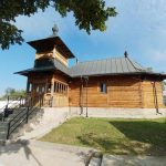 fotografie cea mai veche biserica de lemn din judetul botosani lacasul continua sa isi cheme credinciosii