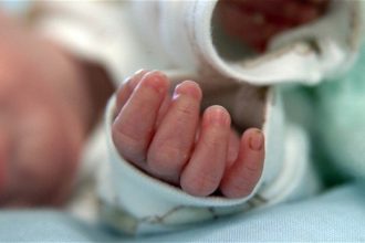 tragedie intr o familie din botosani bebelus de doua luni gasit decedat langa mama sa