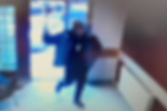 video in ce lume traim un botosanean a patruns cu toporul intr un local si a amenintat un barbat